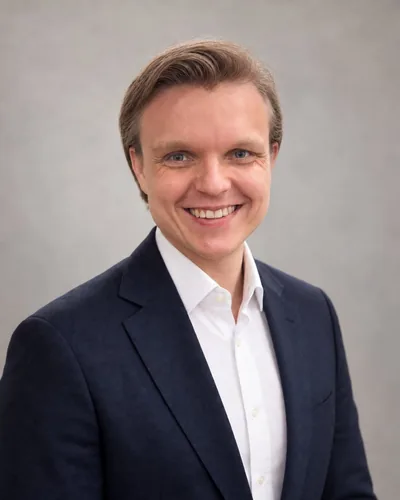 Dr Adam S. Dampc